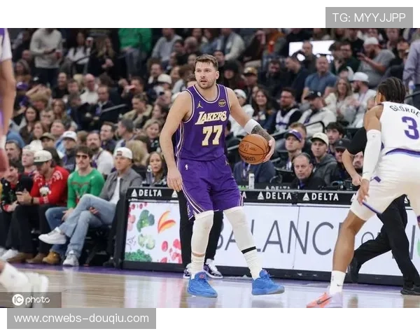 火箭迎芬尼史密斯复出，圣诞大战火湖对决东契奇确认出战