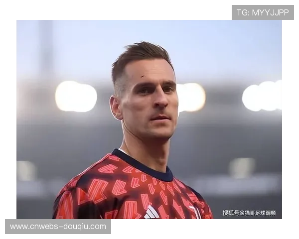 朗斯前锋米利克禁区抢点破门,射手本能尽显